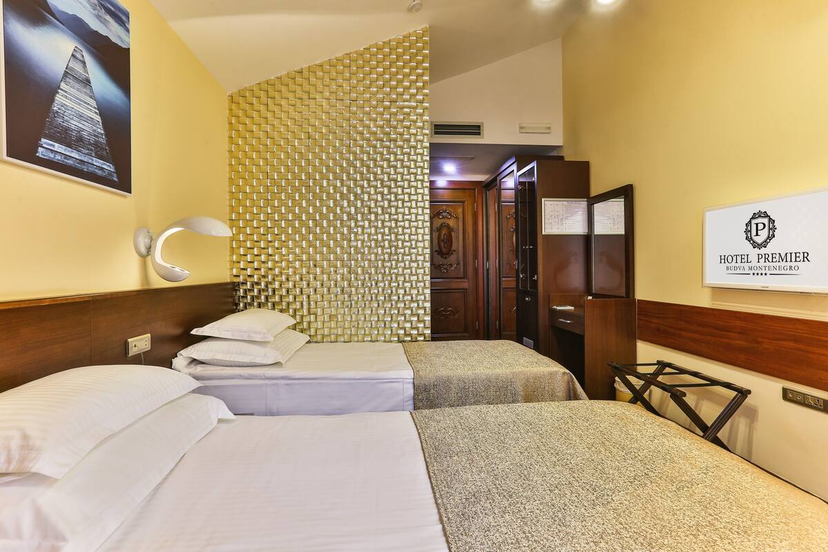 standard twin room | minibar, in-room safe, soundproofing, iron/ironing board