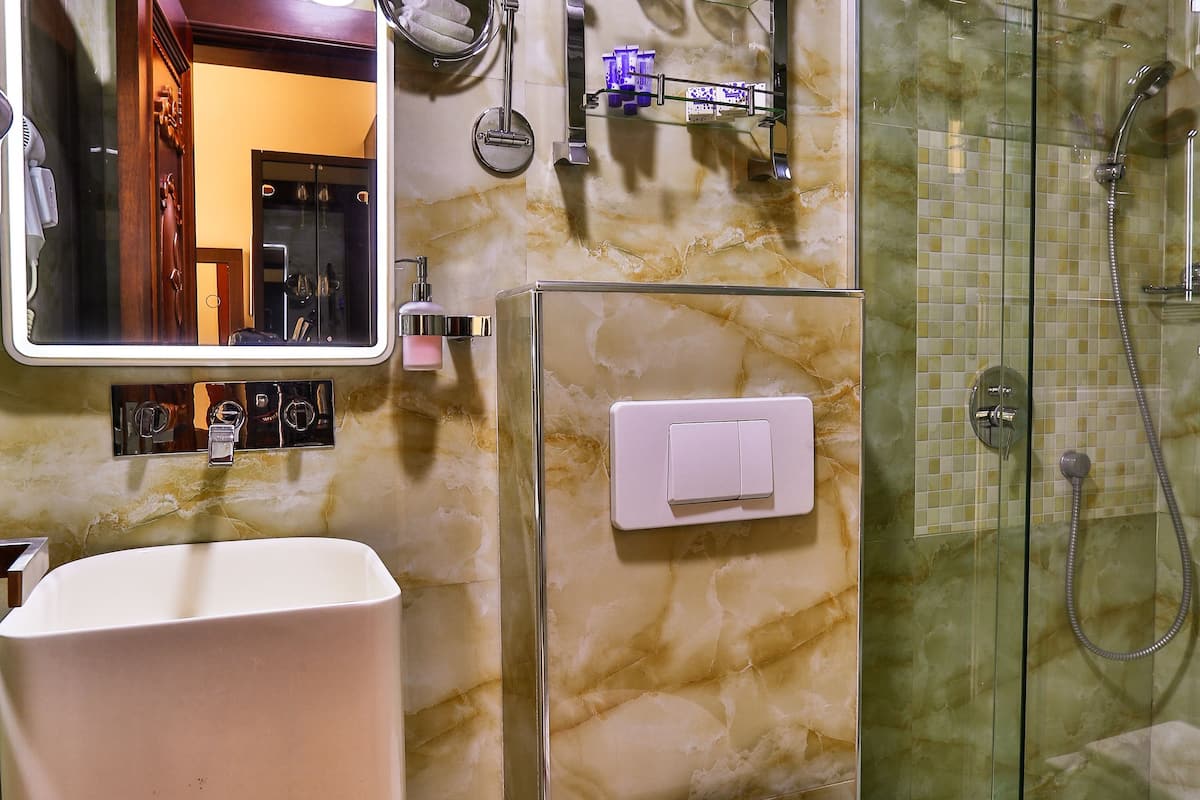 shower, free toiletries, bathrobes, slippers