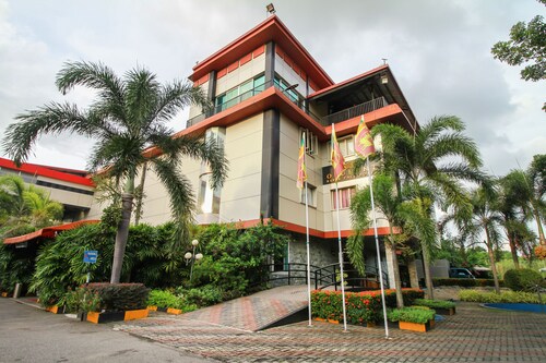 OYO 227 Opulent River Face Hotel