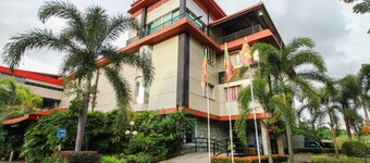 OYO 227 Opulent River Face Hotel