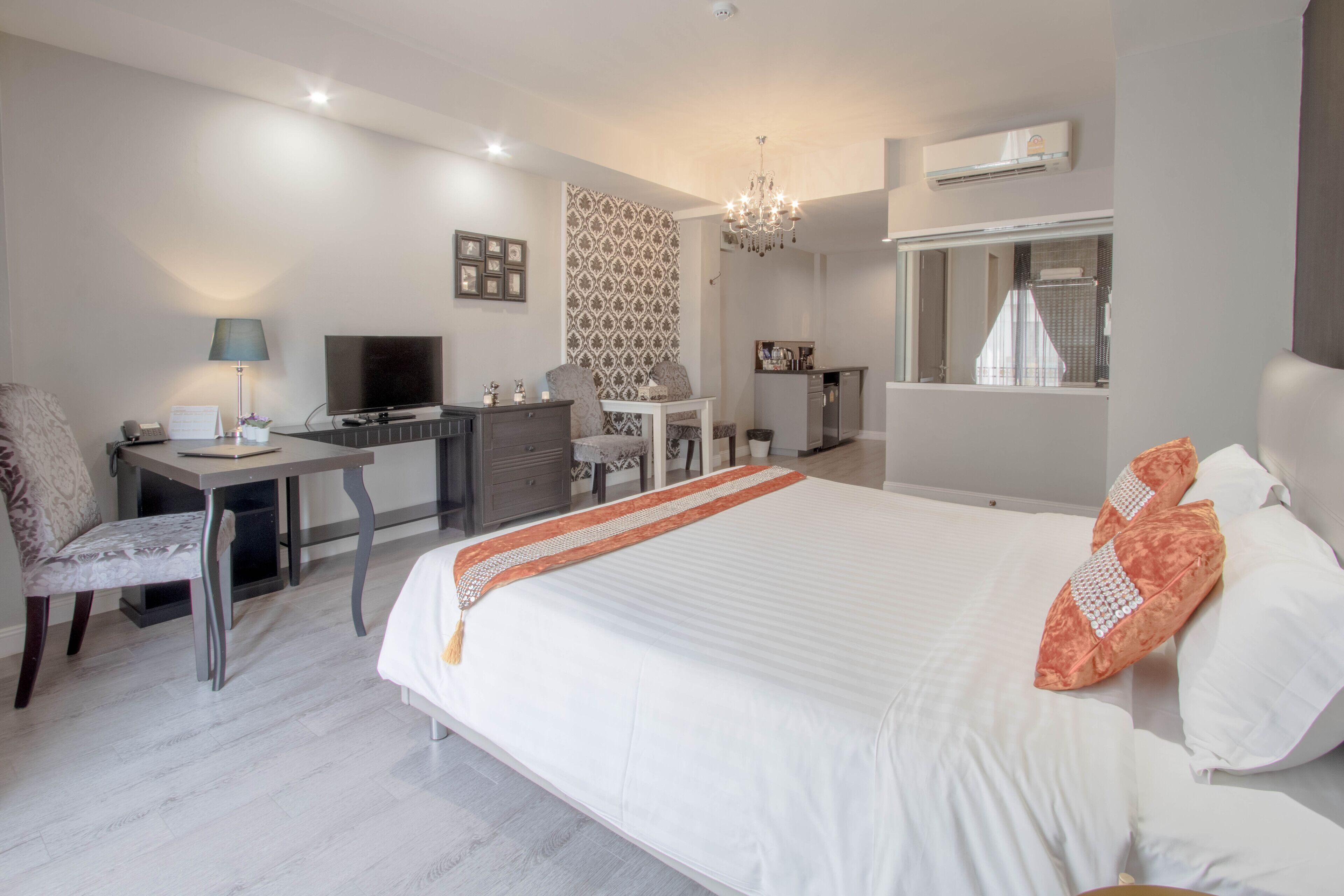 luxury king room | down duvets, minibar, blackout curtains, soundproofing