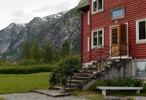 Nigardsbreen Lodge