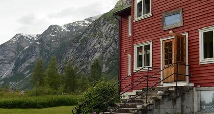 Nigardsbreen Lodge