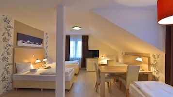 Quadruple Room | Free WiFi, bed sheets