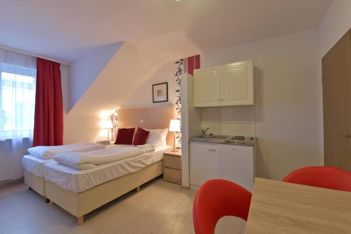 Triple Room | WiFi (free), bed sheets