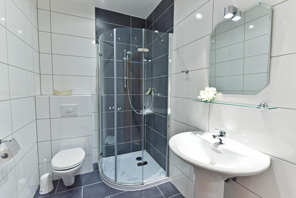 Double or Twin Room | Bathroom | Shower, free toiletries, hair dryer, towels