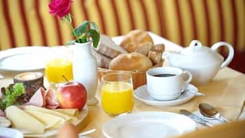 Daily continental breakfast (EUR 7 per person)