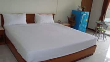 Minibar, desk, blackout curtains, free WiFi