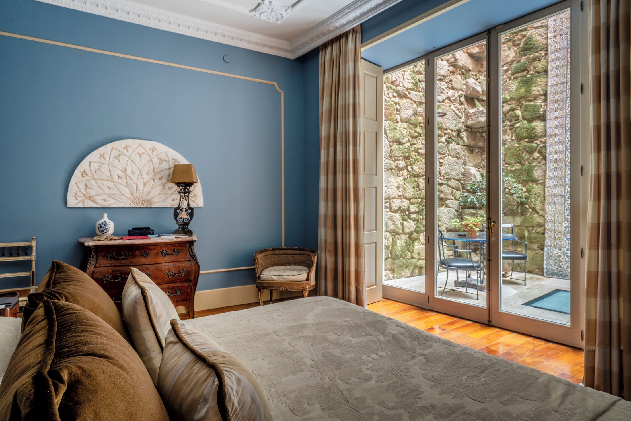 Suite, Patio | 1 bedroom, premium bedding, minibar, in-room safe