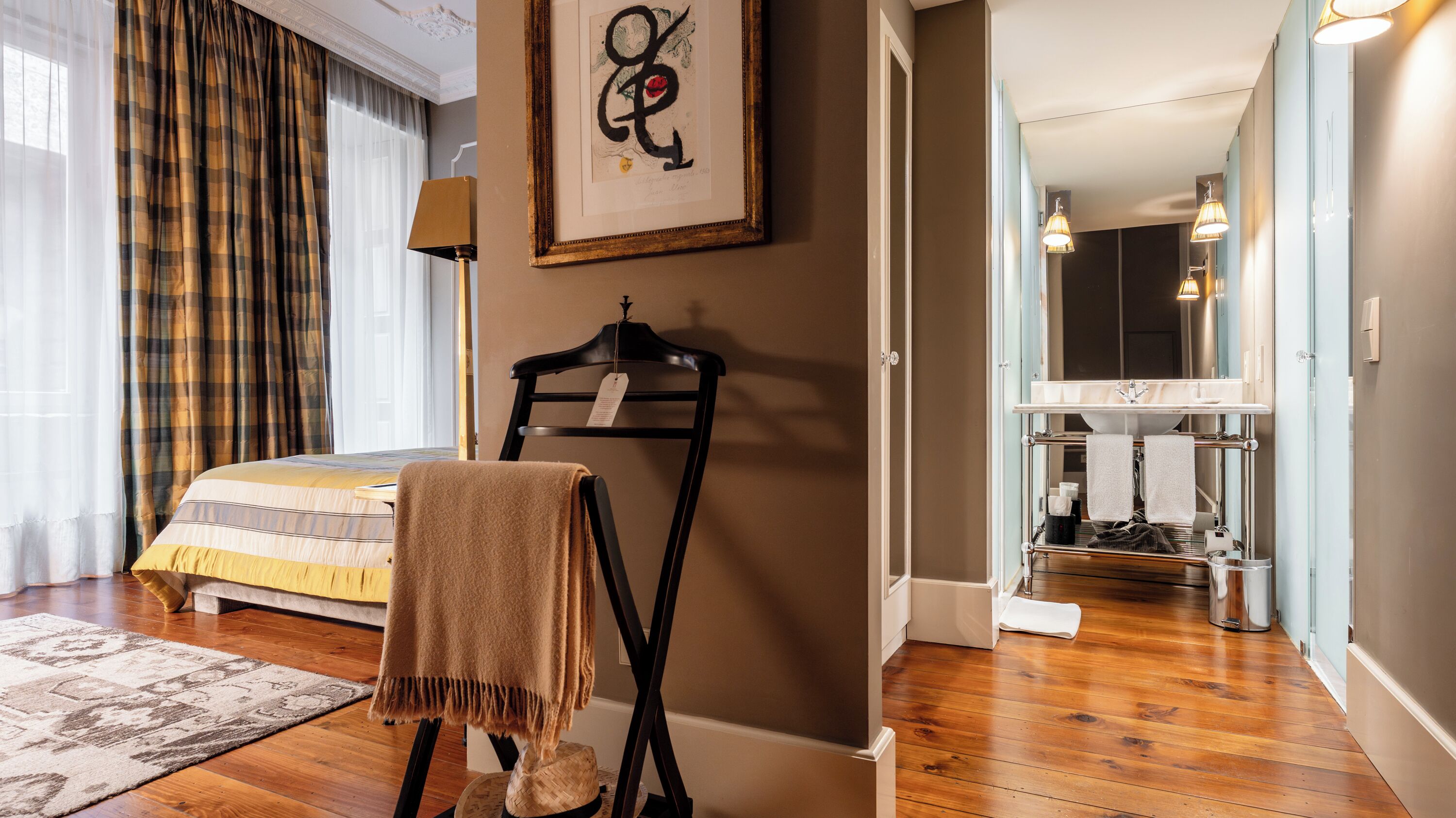 Suíte, 1 cama de casal, terraço | 1 quarto, roupas de cama premium, frigobar, cofres nos quartos