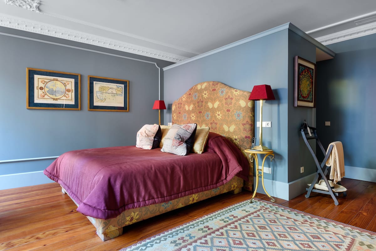 Suite, 1 cama matrimonial, en esquina | 1 habitación, ropa de cama de alta calidad y minibar