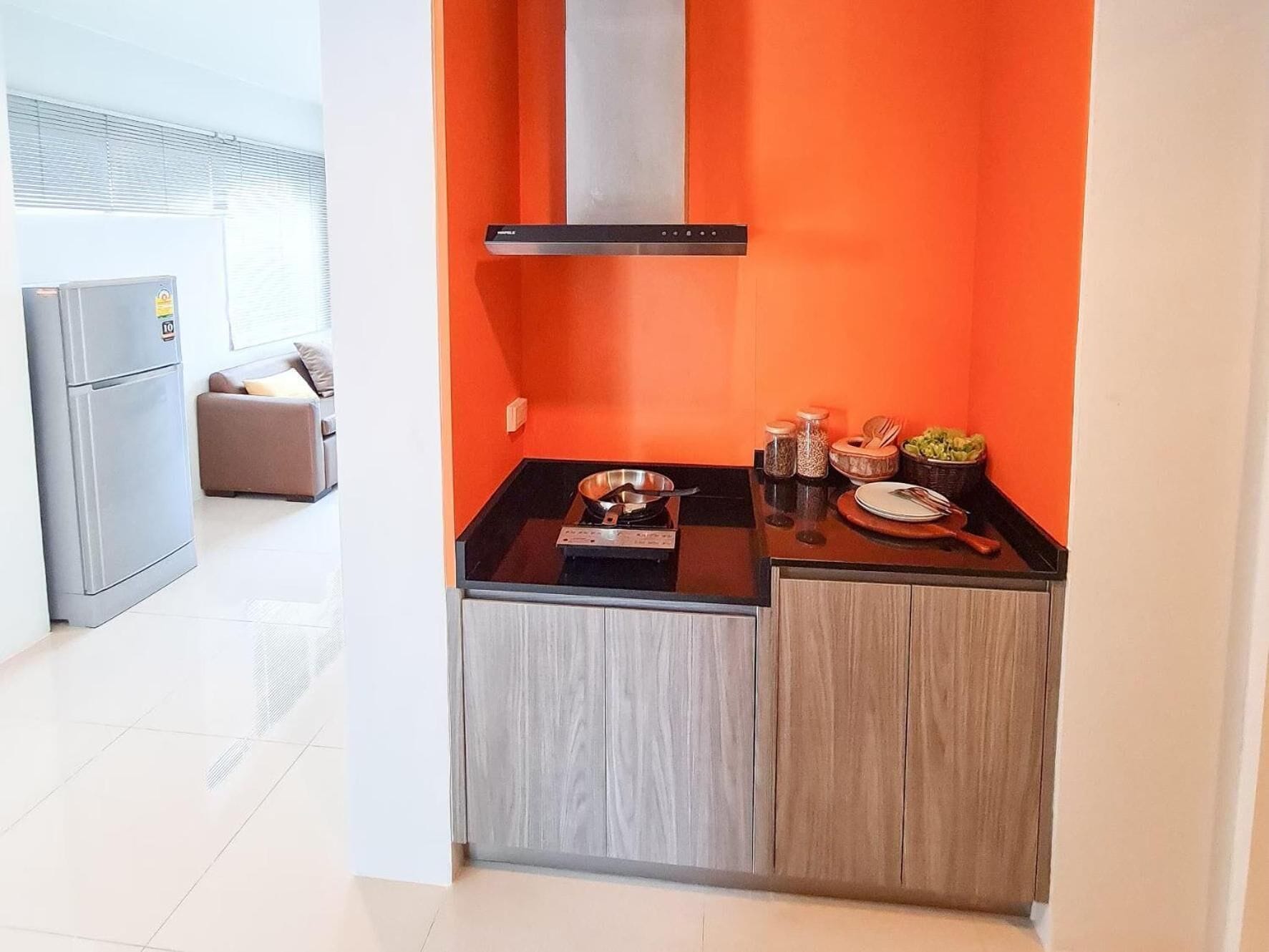 Full-size fridge, microwave, coffee/tea maker, electric kettle