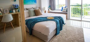 Escritorio, wifi gratis, ropa de cama y accesible en silla de ruedas
