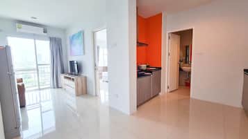Escritorio, wifi gratis, ropa de cama y acceso para silla de ruedas