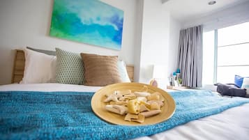 Escritorio, wifi gratis, ropa de cama y acceso para silla de ruedas