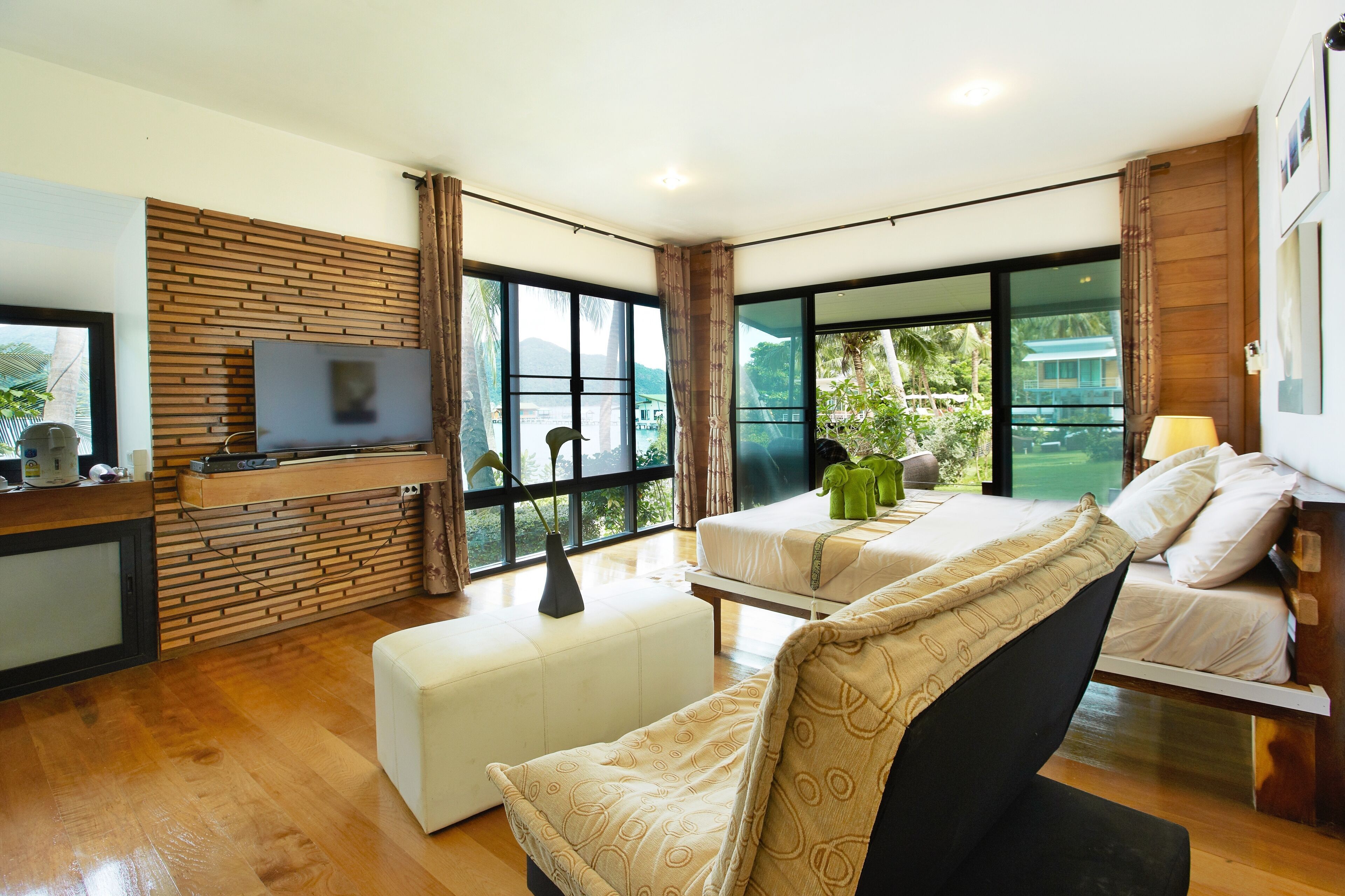 Free minibar, in-room safe, desk, blackout drapes