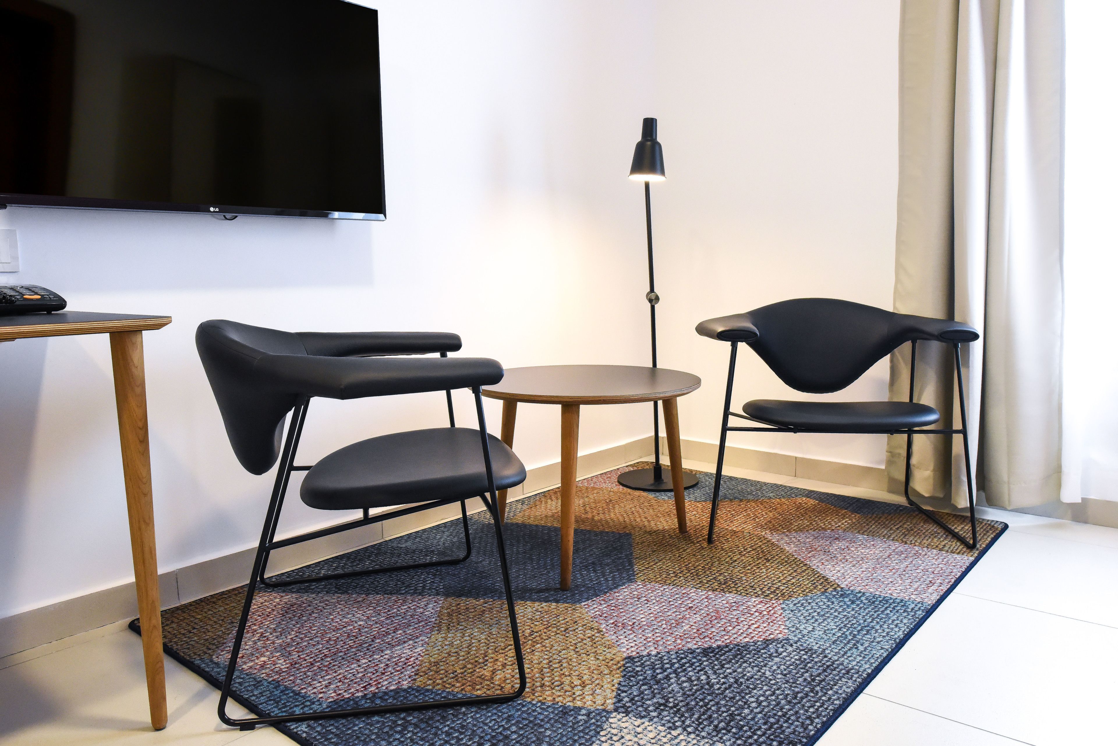 deluxe room (non-smoking) | living area | led tv