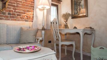 Comfort Double Room, 1 Double Bed (Lavanda) | Premium bedding, minibar, in-room safe, desk