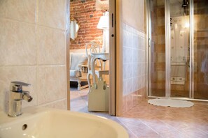 Comfort Double Room, 1 Double Bed (Lavanda) | Bathroom shower - Casa Del Grande Vecchio (Airasca)