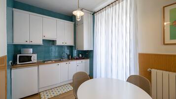 Apartment, 1 Schlafzimmer, Stadtblick | Eigene Küche | Kühlschrank, Mikrowelle, Herdplatte, Wasserkocher mit Kaffee-/Teezubehör