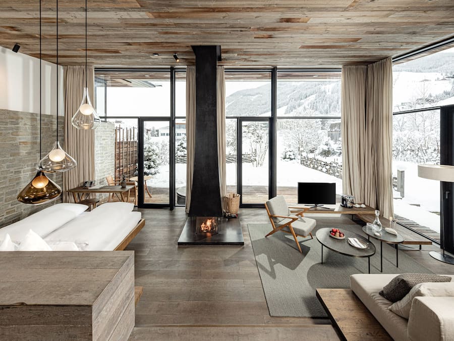 Deluxe-Suite, 1 Schlafzimmer, Bergblick (Gartensuite - Single Use) | Hochwertige Bettwaren, Minibar, Zimmersafe, Schreibtisch