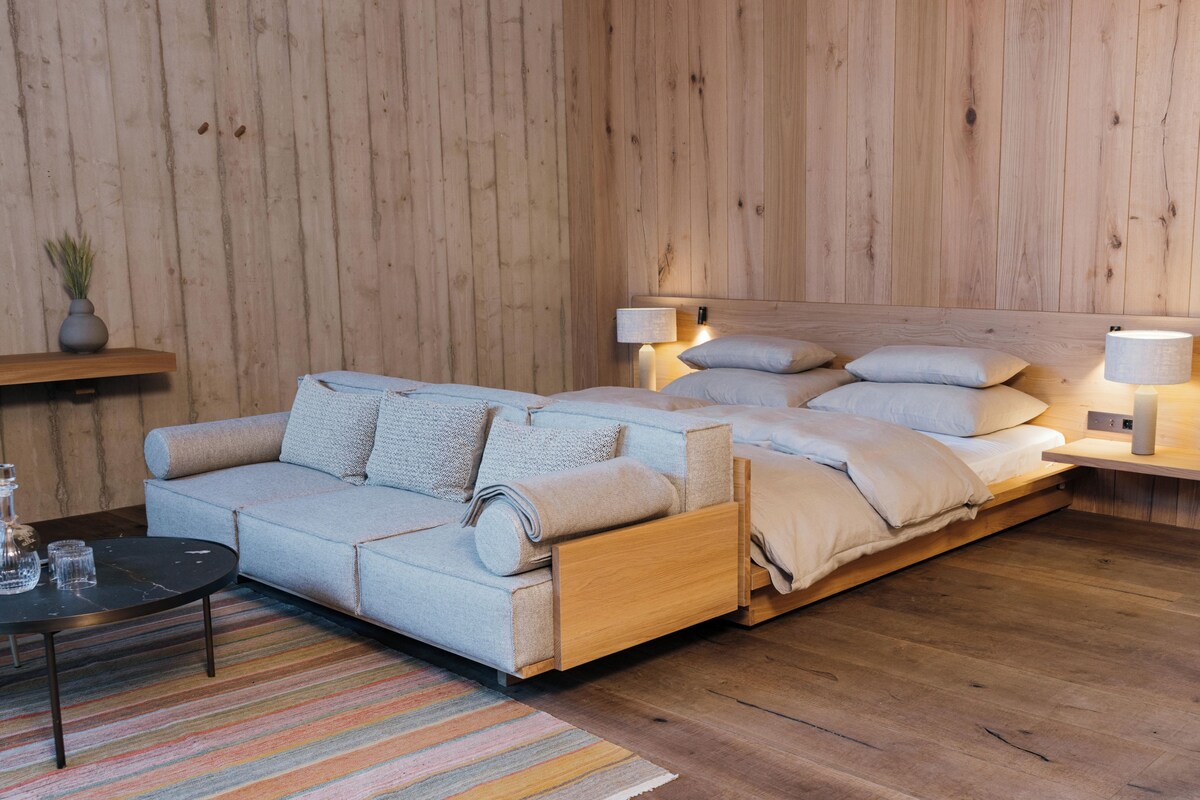 Suite Wiesern | Premium bedding, minibar, in-room safe, desk