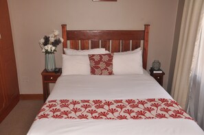 Phòng Tiêu chuẩn | Bàn, màn/rèm cản sáng, truy cập Internet không dây miễn phí 