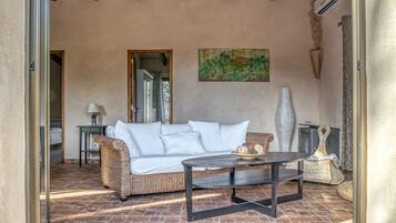 Suite, 2 Bedrooms, Kitchen (Weinbergsuite) | Premium bedding, in-room safe, desk, blackout drapes