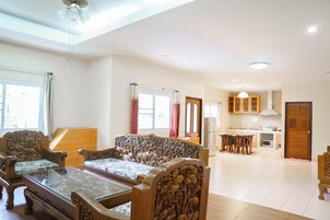 2 Bedrooms Villa | 起居区 | 平板电视