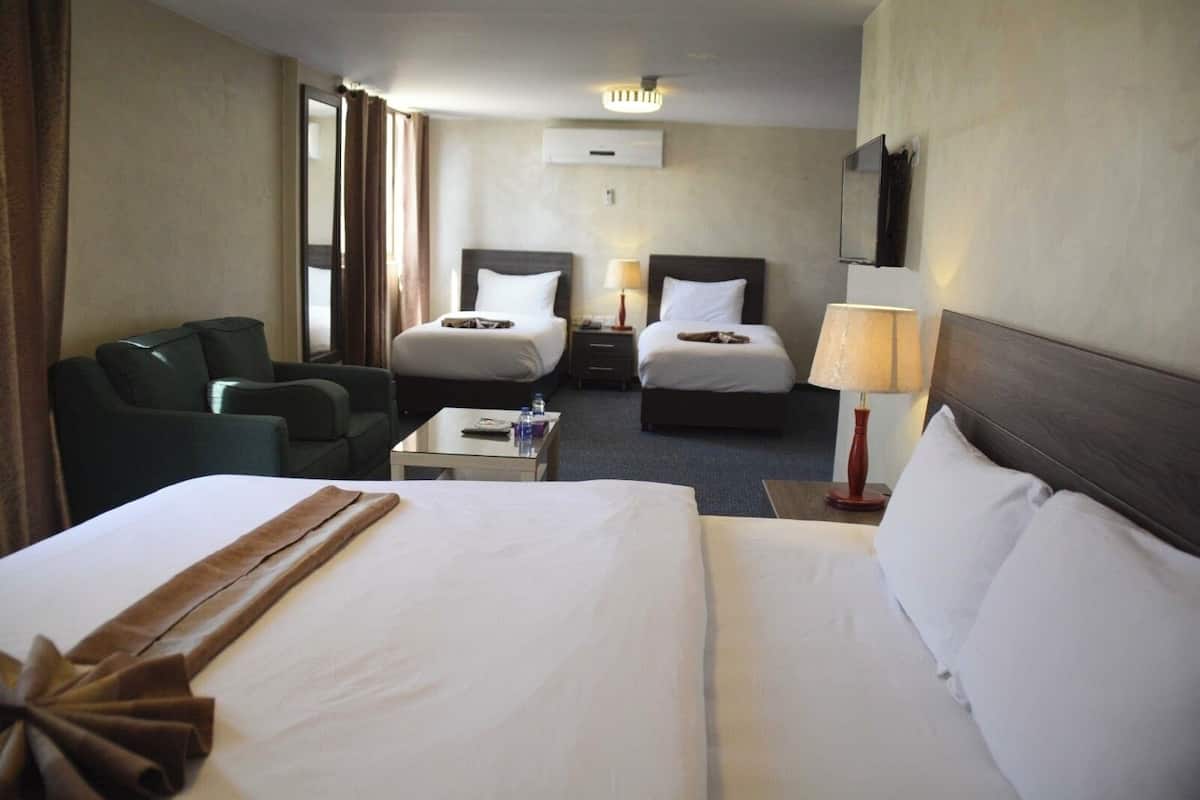 triple room | minibar, in-room safe, desk, iron/ironing board