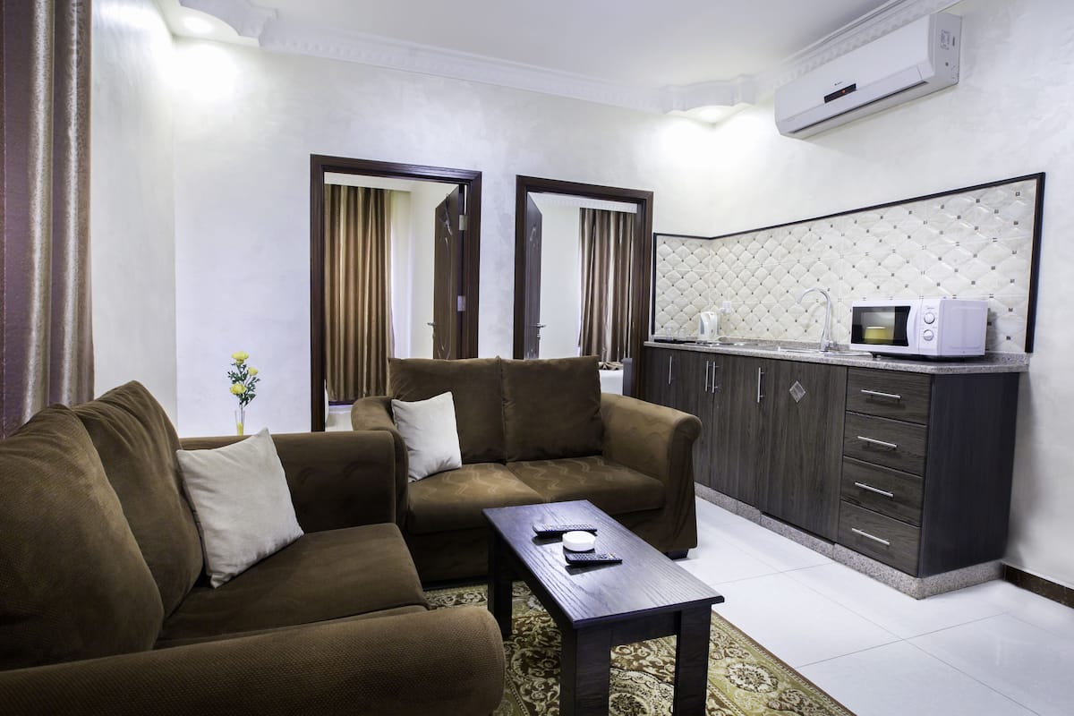 family suite | minibar, in-room safe, desk, iron/ironing board