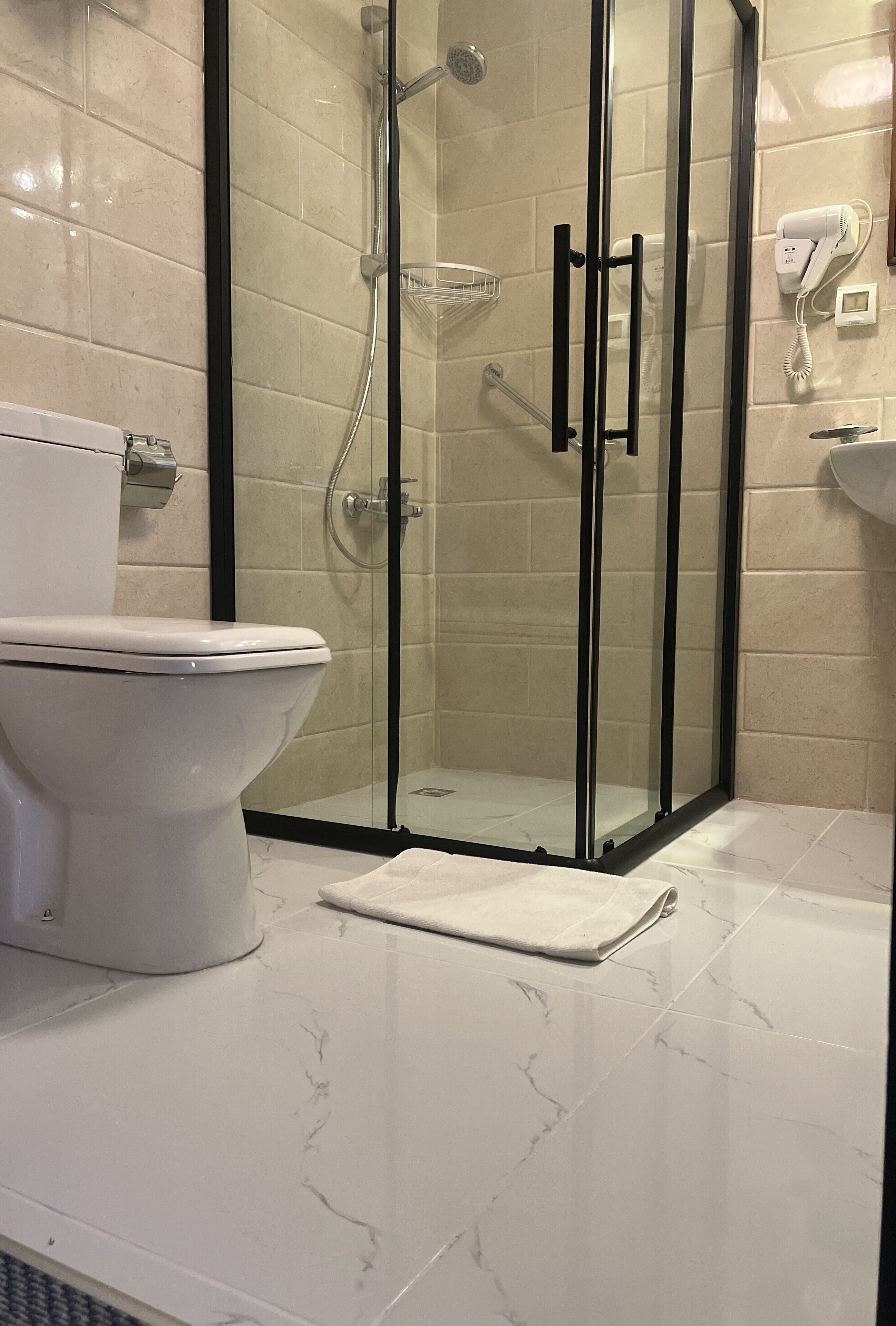 shower, free toiletries, hair dryer, slippers