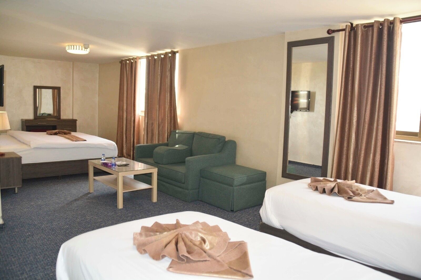 triple room | minibar, in-room safe, desk, iron/ironing board