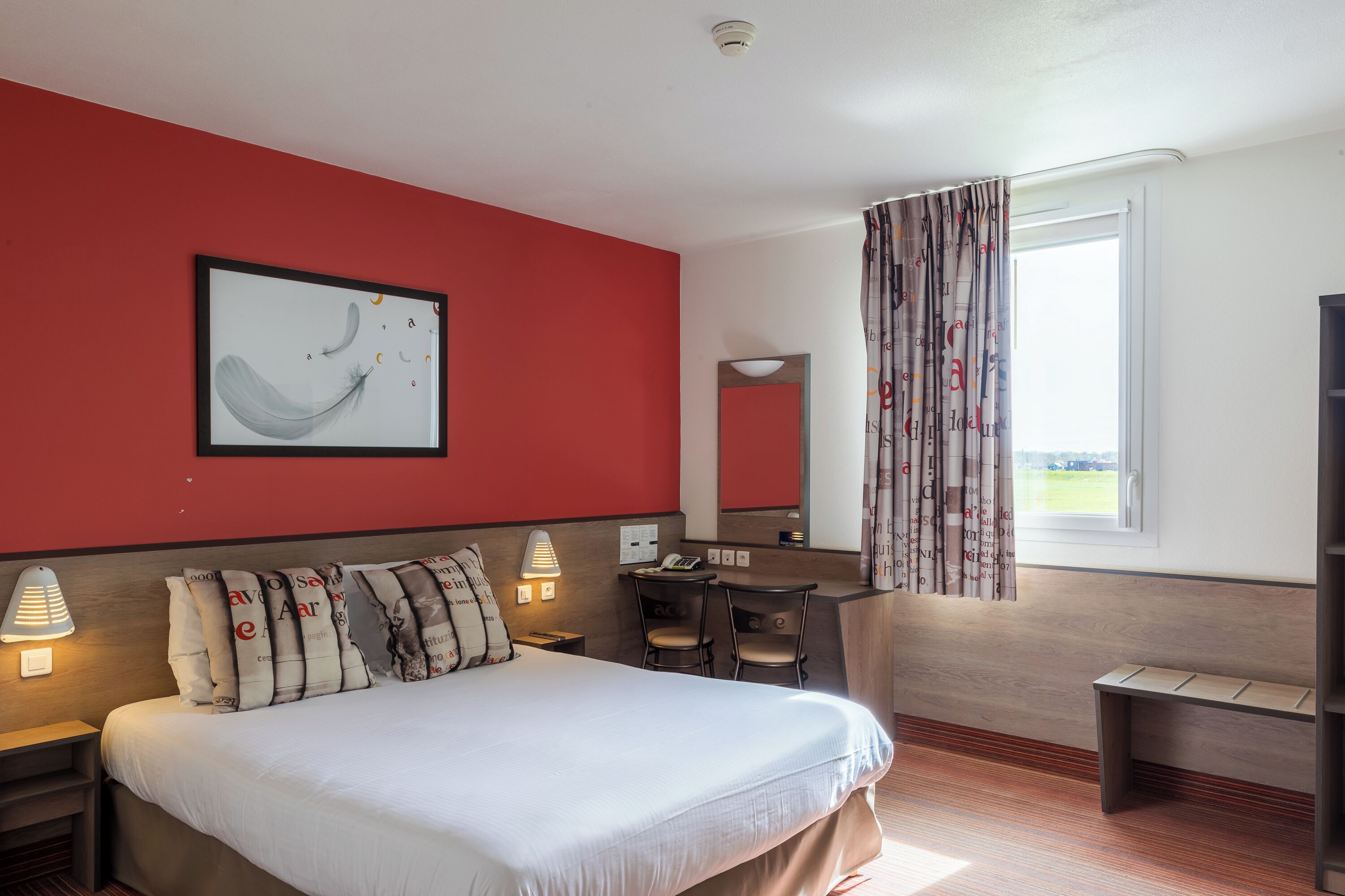 double room | desk, soundproofing, iron/ironing board, free cots/infant beds