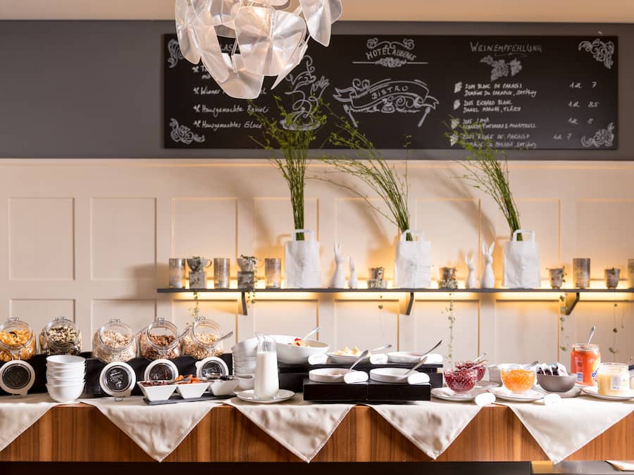 Desayuno buffet diario (CHF 18 por persona)
