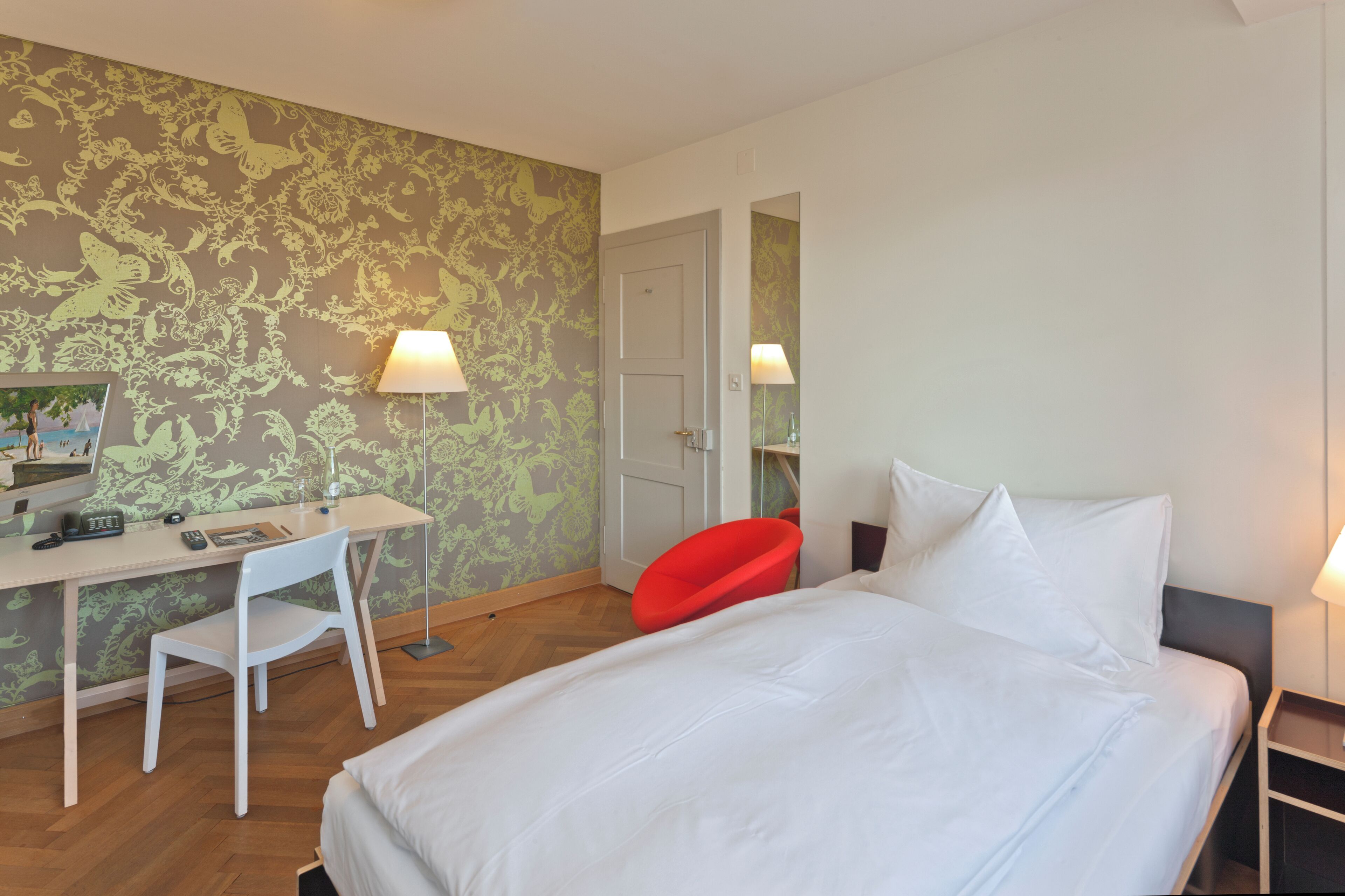 Bureau, chambres insonorisées, Wi-Fi gratuit, décoration personnalisée
