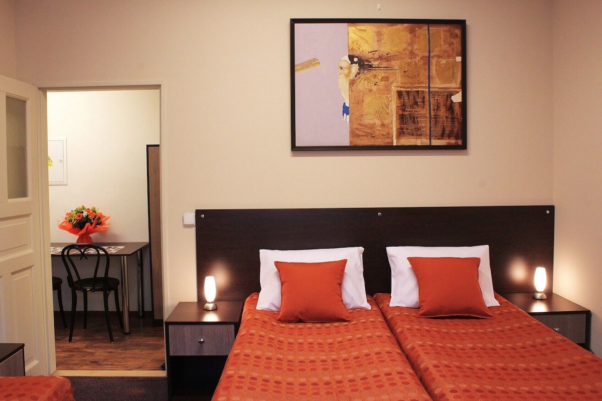 Roupas de cama antialérgicas, camas Tempur-Pedic, cofres nos quartos