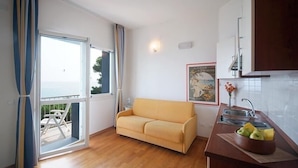 Studio (2 pax) | Living area | TV - Residence Paradiso (Laigueglia)