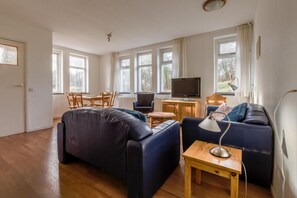 6 pers. Appartement Robijn | In-room safe, individually decorated, desk, bed sheets