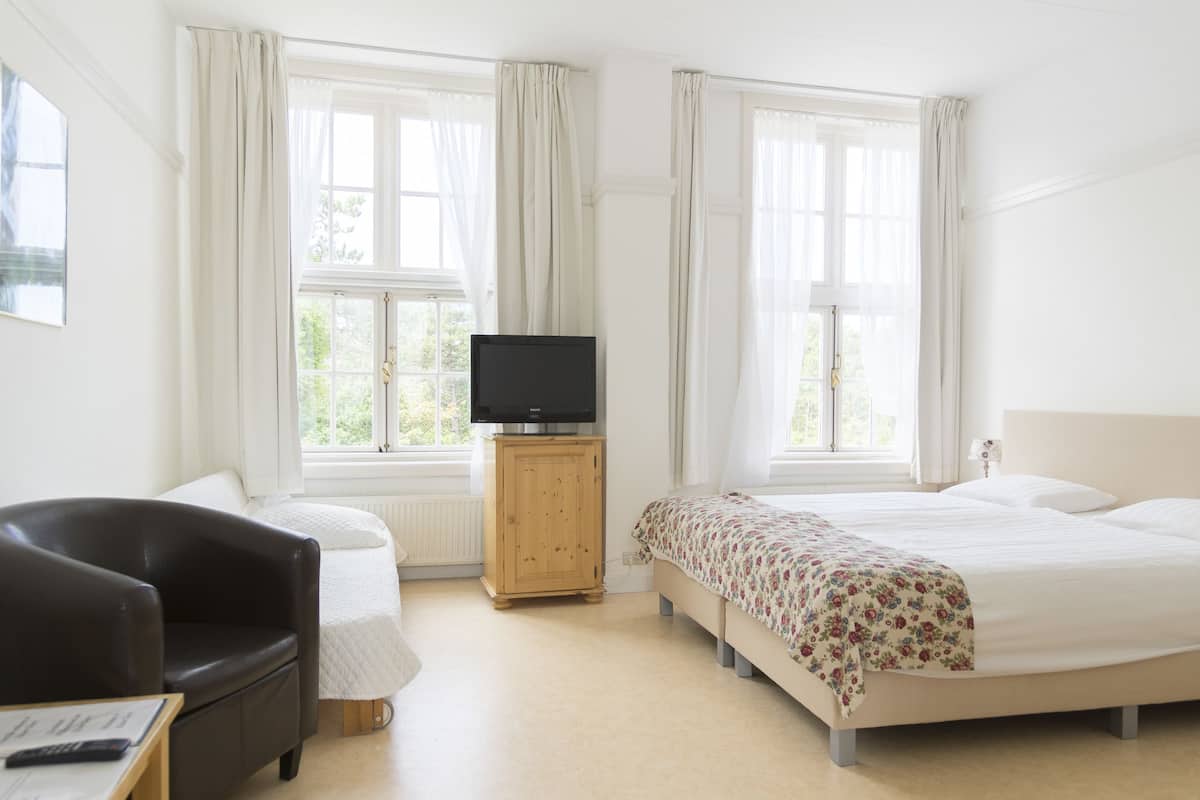 royal room | 1 bedroom, in-room safe, individually decorated, desk