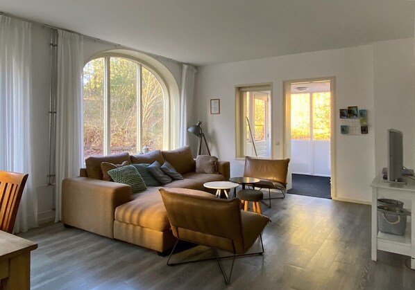 6 Pers. Appartement Parel | In-room safe, individually decorated, desk, bed sheets