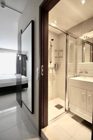 Double Room | In-room safe, desk, soundproofing, free WiFi - Kampen Hotel (Oslo)