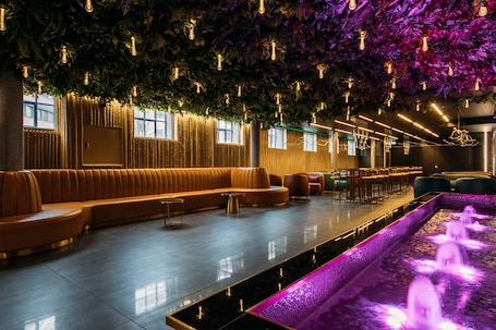 Lobby sitting area. Kampen Hotel