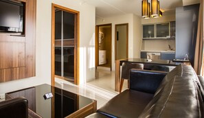 房內夾萬、書桌、隔音、免費 Wi-Fi