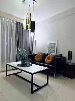 Family Room | Living area | Flat-screen TV - Kampen Hotel (Oslo)