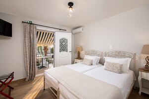 Apartment, 1 Bedroom, Garden View | 1 bedroom, premium bedding, WiFi (free), bed sheets