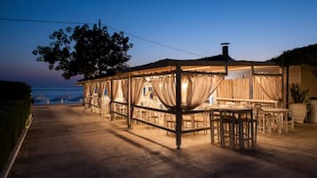 Quầy bar trên bãi biển
