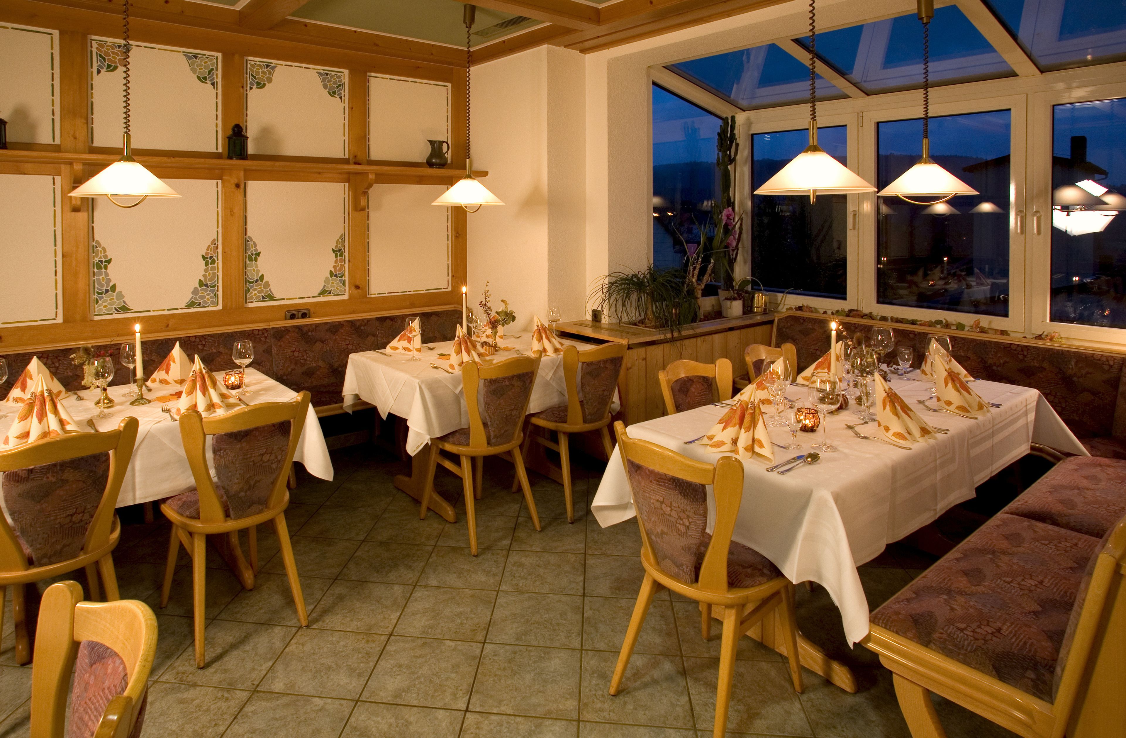 breakfast, lunch, dinner served; international cuisine