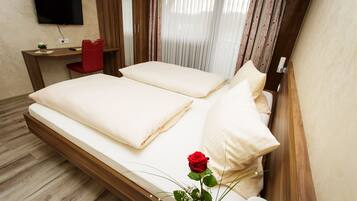 Desk, iron/ironing board, rollaway beds, free WiFi