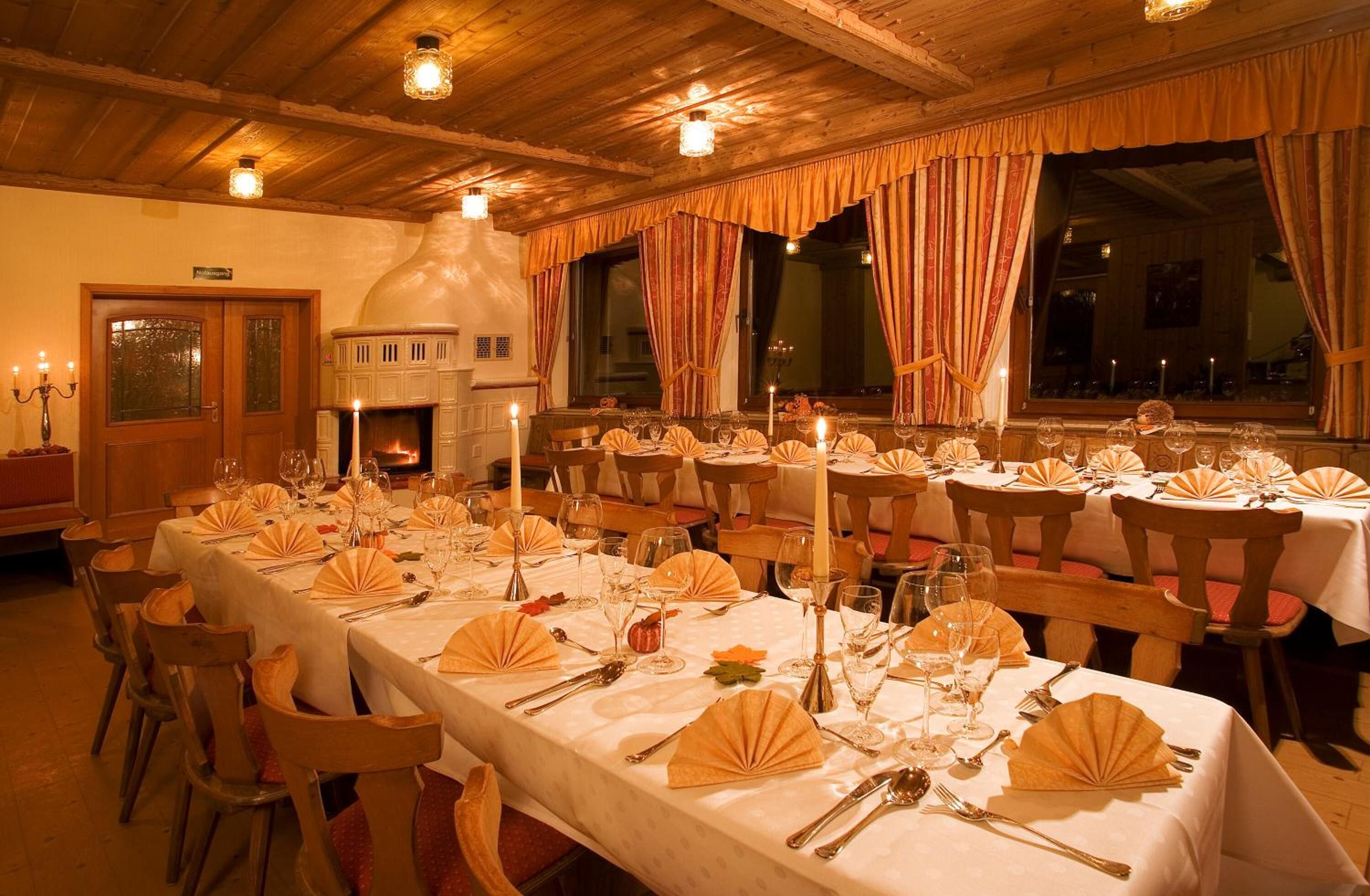 breakfast, lunch, dinner served; international cuisine